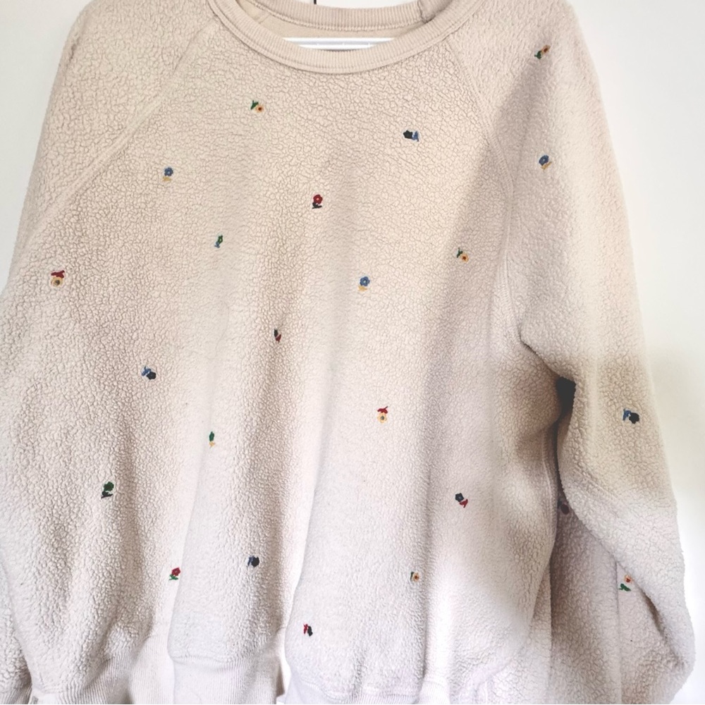 THE GREAT. Sherpa College Crewneck Sweatshirt in Ditsy Floral